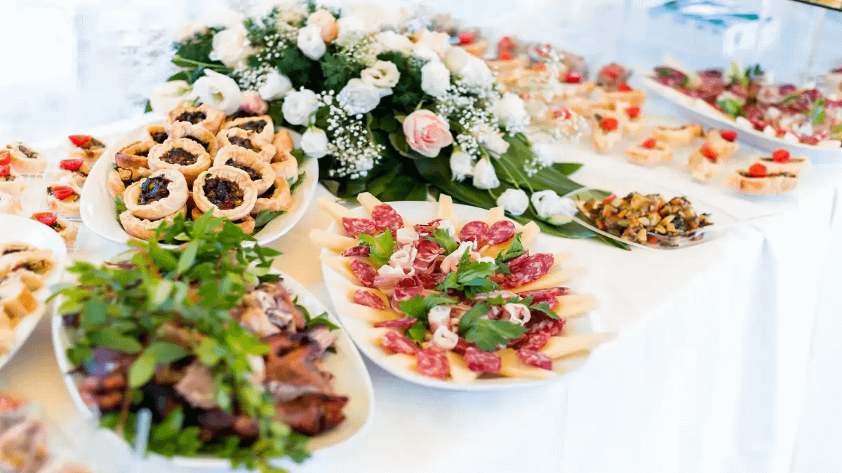 Jantar de casamento com pratos simples, no blog Dica Pronta.