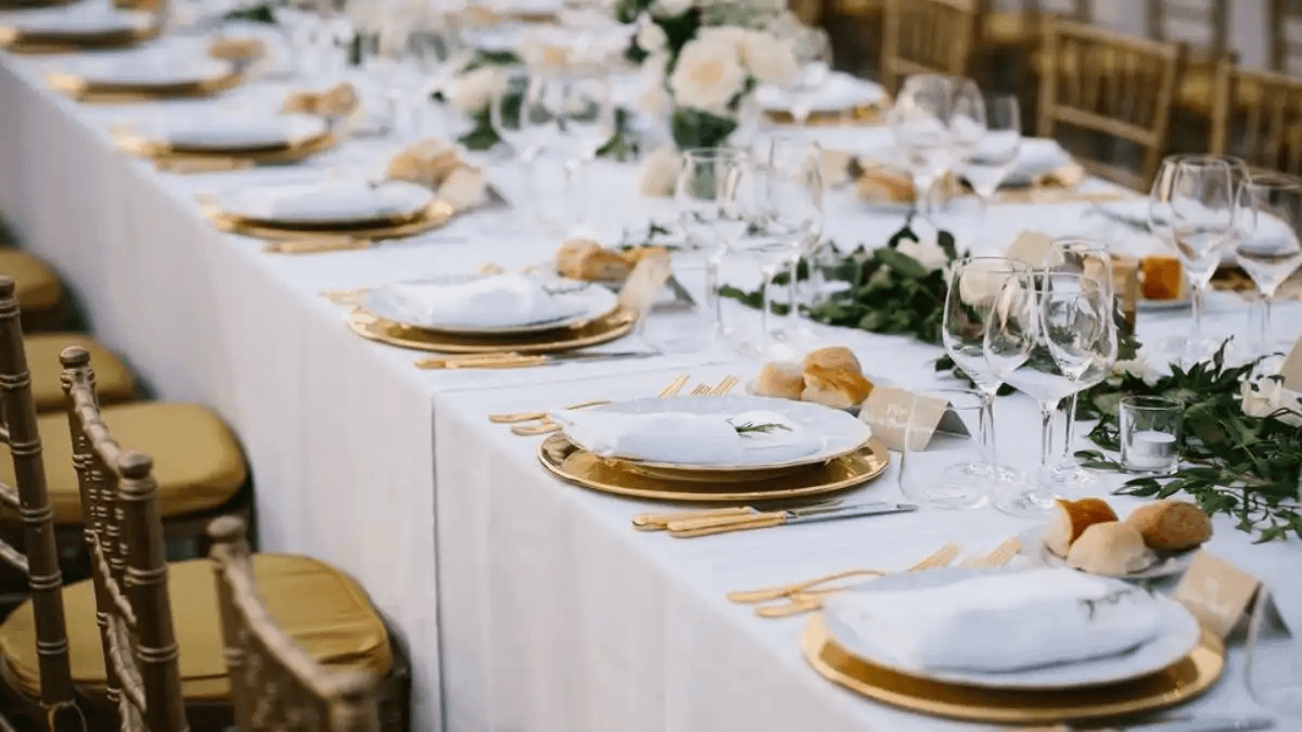 Jantar de casamento em mesa chique mas econômica, no blog Dica Pronta.